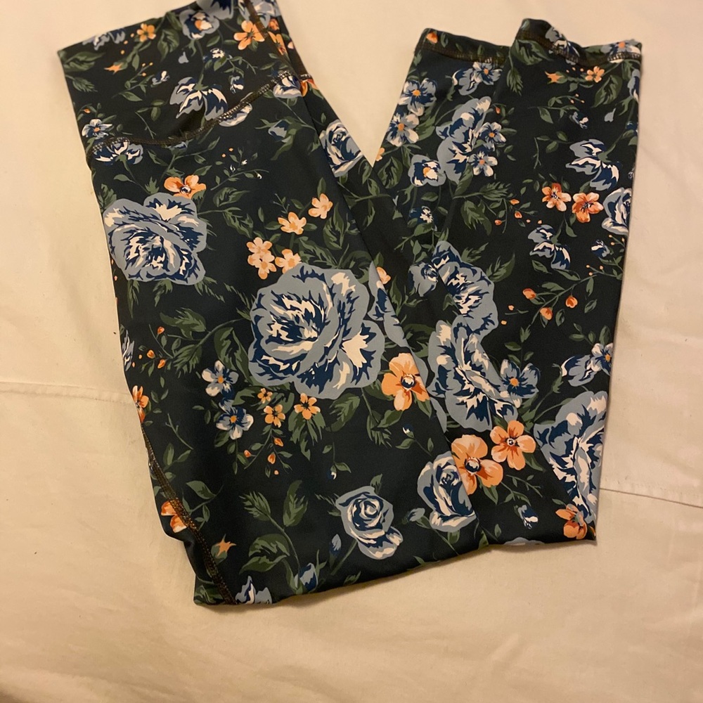 SHOP DYI floral leggings